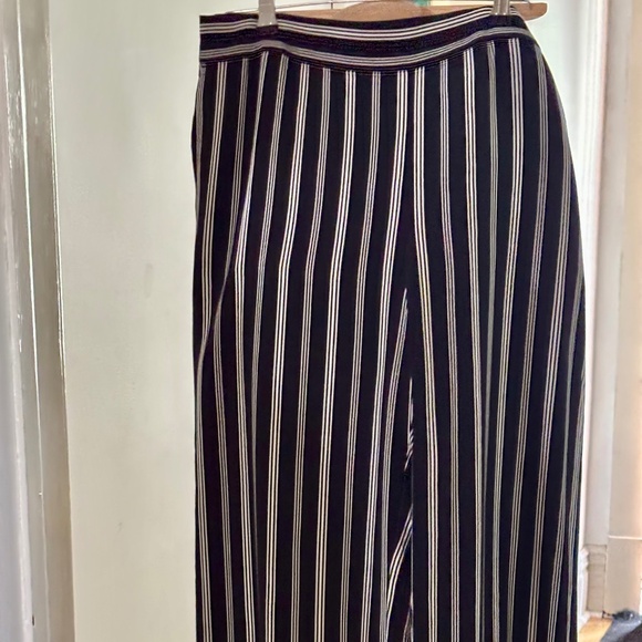 Classy and comfy LOFT Black with White Stripes XL 100% Viscose loose trousers - Picture 1 of 4